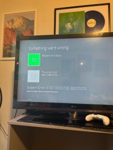 brand-new-xbox-series-x-keeps-displaying-this-screen-when-v0-ahtqtnxavesd1.jpeg