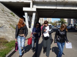 все кто пошел на выставку(((