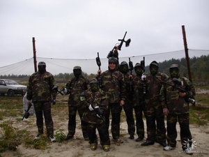 Я тот что без маски :)